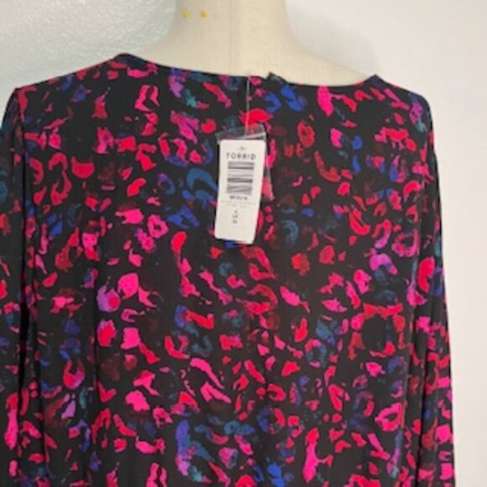 NEW Torrid Floral Blouse Women's Plus Size 4 Empire Waist V-neck 3/4 Sleeve NWT - Picture 6 of 9